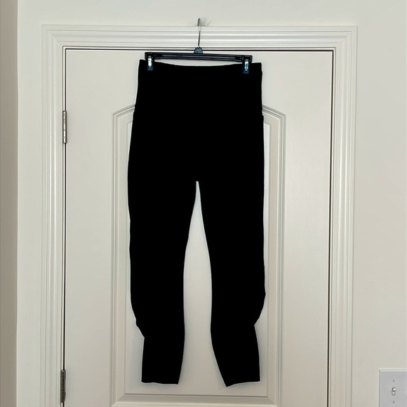 all in motion Pants - all in motion Black Ruched Yoga Athleisure Capri Leggings Size M